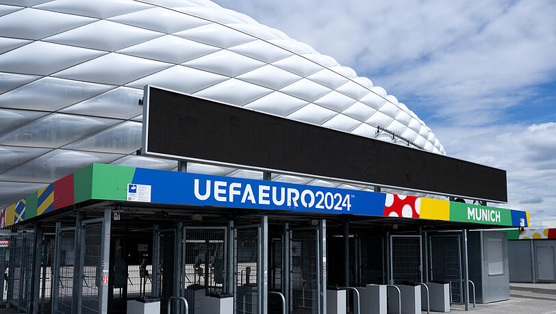 Am 14. Juni findet in München das Eröffnungsspiel der Fußball-Europameisterschaft statt. Es gibt dann zwar keinen strahlend blauen Himmel, aber dennoch werden die Fans wohl trocken bleiben.