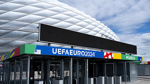 Am 14. Juni findet in München das Eröffnungsspiel der Fußball-Europameisterschaft statt. Es gibt dann zwar keinen strahlend blauen Himmel, aber dennoch werden die Fans wohl trocken bleiben.