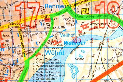 Bis Ende 2009 wird der Verkehr der gesperrten Ostendstraße (rot) anderweitig (grün) umgeleitet: siehe Karte