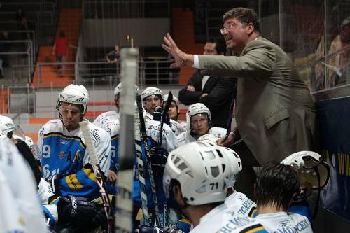 Sagte seinem Team gleich, dass "alle den Namen Heatley vergessen sollten. Denn mark ist mark und Dany ist Dany": EHC-Coach Pat Cortina.