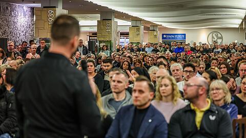 Der Rechtsanwalt Daniel Kuhlmann hat nach dem Gelsenkirchener Sparkassen-Einbruch nach eigenen Angaben erste Klagen gegen die Bank eingereicht.