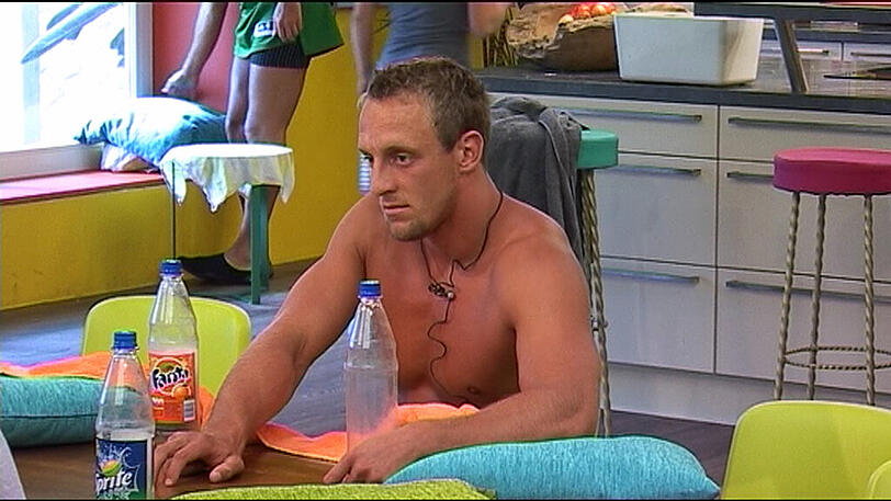 Big Brother wurde jetzt um einen Monat verlängert: Was erwartet die Fans des TV-Containers noch? Hier gibt's nochmal die besten Fotos aus der aktuellen elften Serie und einen Rückblick über die vergangenen Staffeln. Viel Spaß!