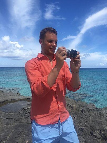 Auch Manuel Neuer ist fleißig am knipsen. Anders als Kollege Benatia hat der Nationaltorh+ter eher die Landschaft im Blick.