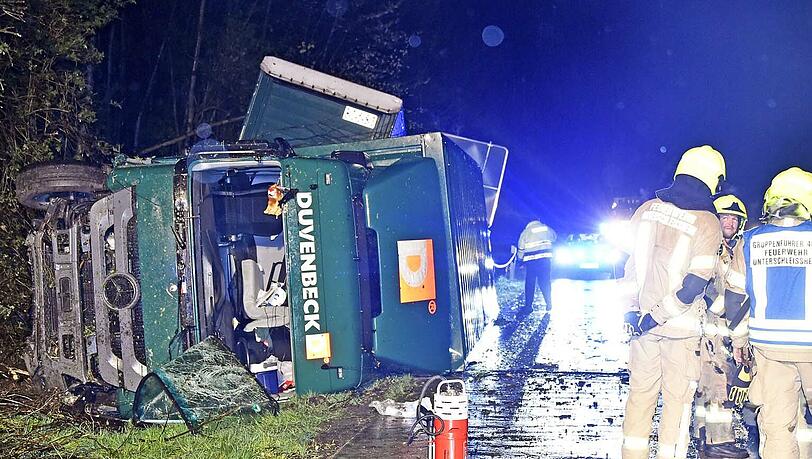 Bei einem UNfall auf der A92 rutschte in der Nacht ein LKW von der Straße. Bei einem UNfall auf der A92 rutschte in der Nacht ein LKW von der Straße.