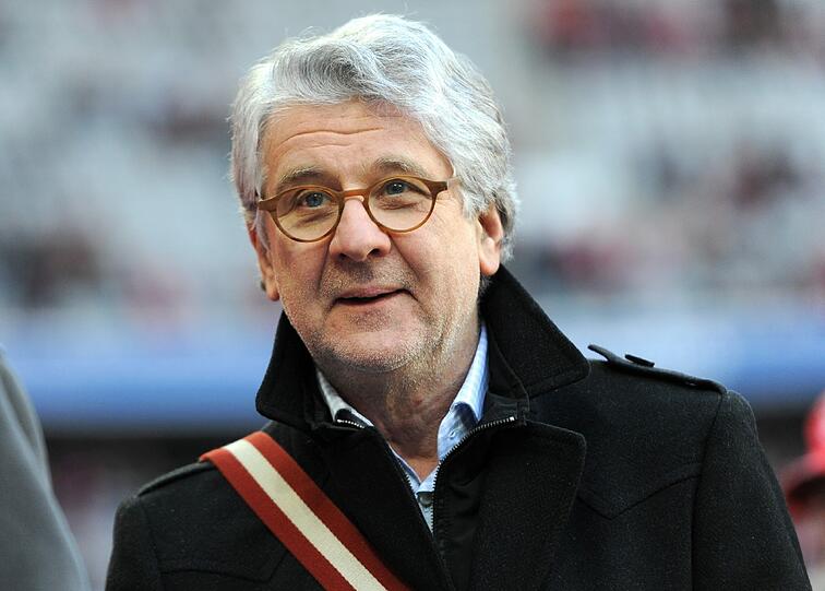 Seit 2013 ist er Schweizer Staatsbürger, seinen deutschen Pass hat er im gleichen Atemzug abgegeben: "Für mich war schnell klar: Wenn ich Schweizer werde, dann richtig. Hier ist mein Lebensmittelpunkt, von hier will ich nie mehr weg", begründete er damals seine Entscheidung.