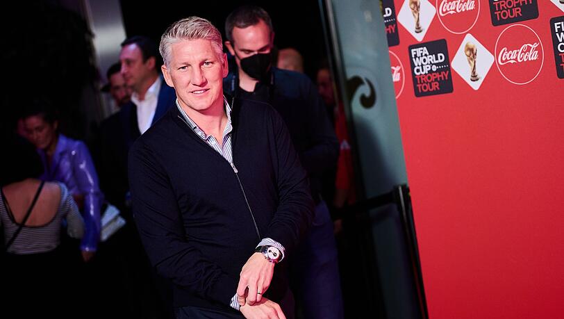 Bastian Schweinsteiger kommt zur Trophy Night des FIFA WM-Pokals in Berlin.