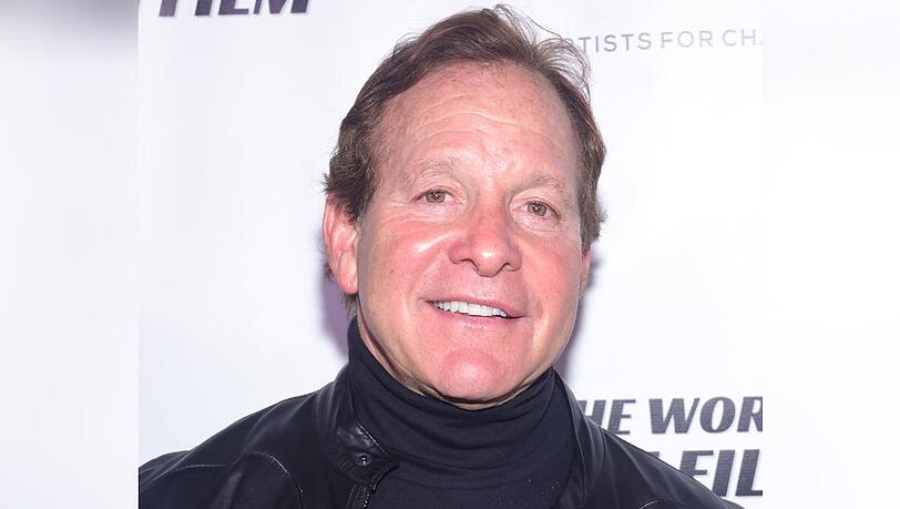 Steve Guttenberg hilft in seiner Community in Pacific Palisades aus.
