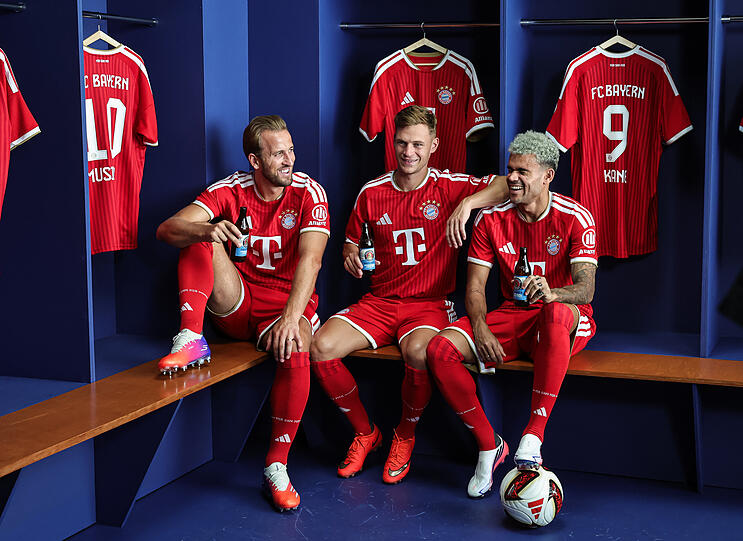 Die Stars des FC Bayern beim alljährlichen Lederhosen-Shooting von Paulaner. Die Stars des FC Bayern beim alljährlichen Lederhosen-Shooting von Paulaner.