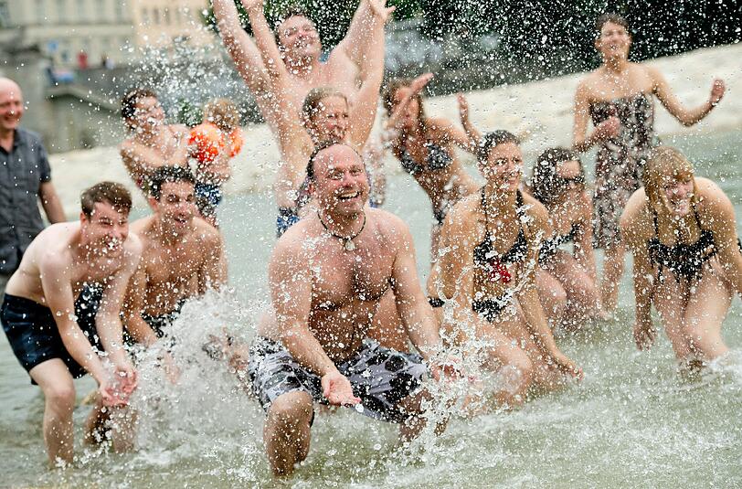 Bald können sich die Münchner wieder in der Isar abkühlen.