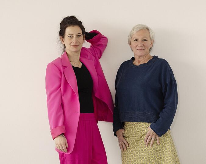 Manuela Kerer und Katrin Beck (links) leiten künftig die Münchener Musiktheater-Biennale.