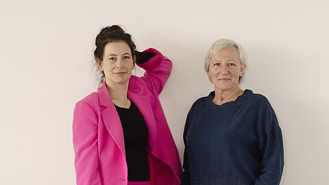 Manuela Kerer und Katrin Beck (links) leiten künftig die Münchener Musiktheater-Biennale.