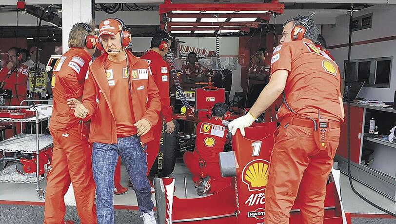Ferrari-Berater oder doch eher Formel-1-Tourist? Rekord-Weltmeister Michael Schumacher. Ferrari-Berater oder doch eher Formel-1-Tourist? Rekord-Weltmeister Michael Schumacher.