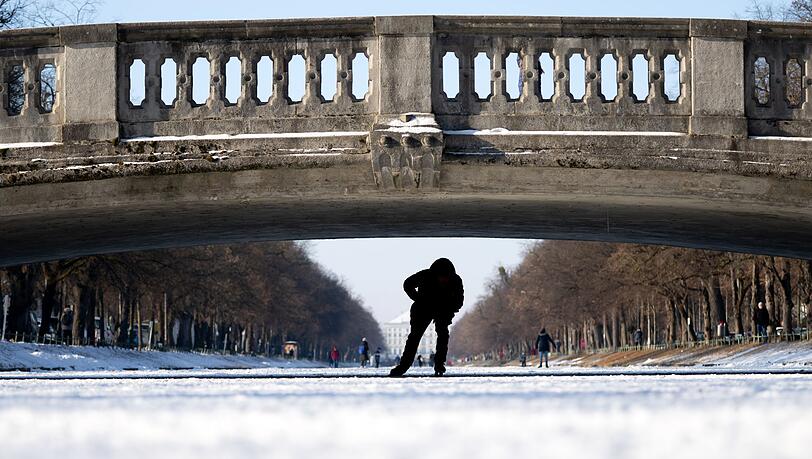 Der strenge Frost in Bayern soll nachlassen. Der strenge Frost in Bayern soll nachlassen.