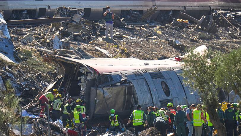 Es sei wie ein Alptraum, aus dem man nicht mehr erwache, sagt ein Angehöriger der Rettungskräfte. Es sei wie ein Alptraum, aus dem man nicht mehr erwache, sagt ein Angehöriger der Rettungskräfte.