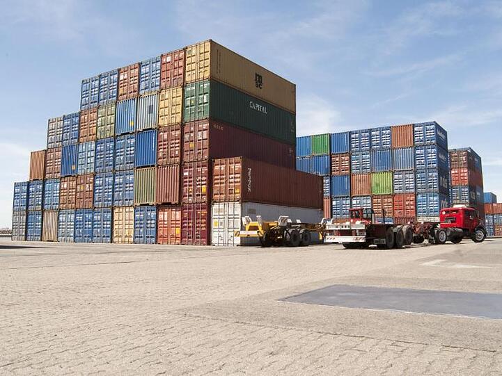 Container im Hafen von Argentiniens Hauptstadt Buenos Aires.