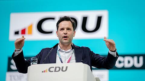 Der Junge-Union-Chef Johannes Winkel will Beamte in die Rentenreform einbeziehen. (Archivbild)