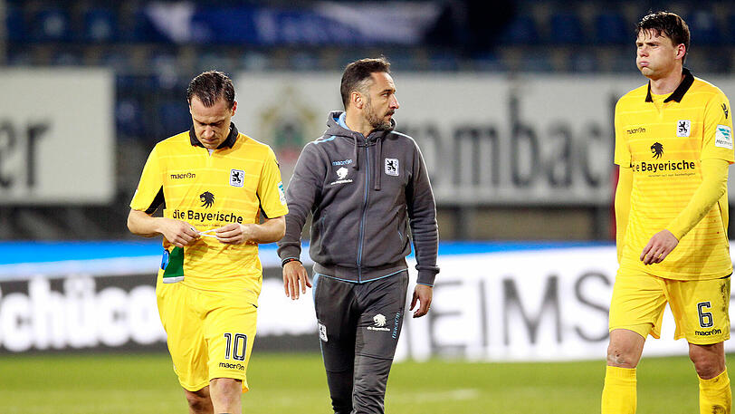 Entäuschte Löwen um Trainer Vitor Pereira.