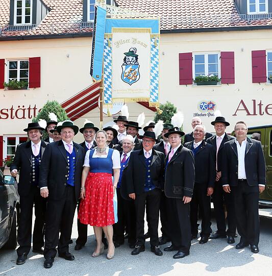 Filser-Fahnenweihe in der Heilig-Kreuz-Kirche in Forstenried. Die Bilder.
