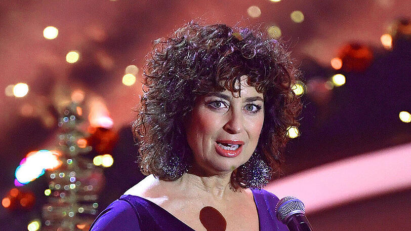 Isabel Varell beim Auftritt in der ZDF-Show "Die schönsten Weihnachtshits mit Carmen Nebel" im Jahr 2019