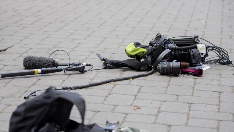Gewalt gegen Journalistinnen und Journalisten wird hierzulande häufiger: 2020 gab es laut Reporter ohne Grenzen mindestens 65 Angriffe. (Symbolbild).