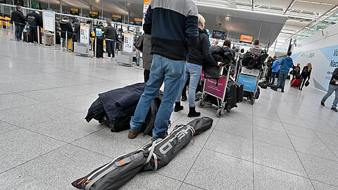 Am Münchner Flughafen ist sehr viel Verkehr von Freitag auf Samstag verlagert worden.