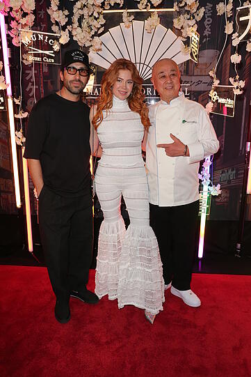 Chris Stamp und Palina Rojinski zusammen mit dem Starkoch Nobu Matsuhisa. Die Schauspielerin durfte die exklusive Party moderieren.
