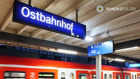 Am Ostbahnhof prügelten sich zwei Männer. (Archivbild)