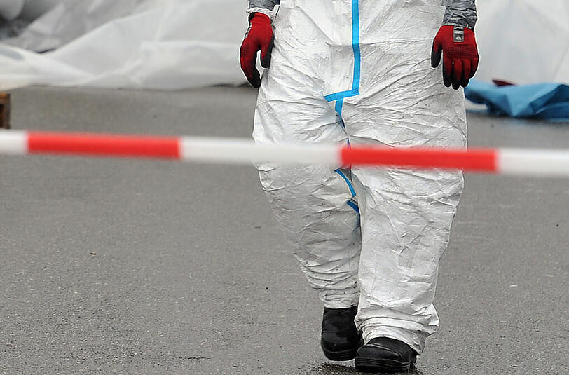 Tödliche Messer-Attacke auf der A8 und ein Mädchen (11) ist tot! Die Mutter hat den Angriff auf ihre Kinder gestanden.
