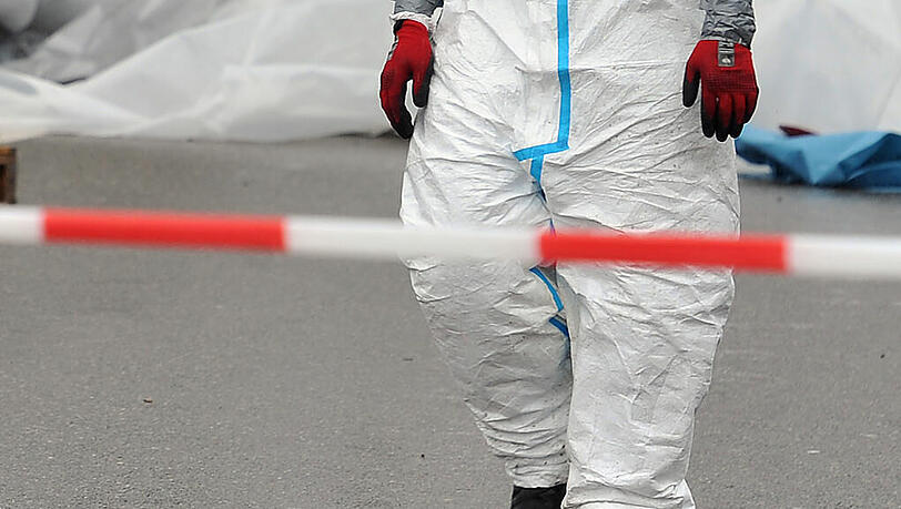 Tödliche Messer-Attacke auf der A8 und ein Mädchen (11) ist tot! Die Mutter hat den Angriff auf ihre Kinder gestanden. Tödliche Messer-Attacke auf der A8 und ein Mädchen (11) ist tot! Die Mutter hat den Angriff auf ihre Kinder gestanden.