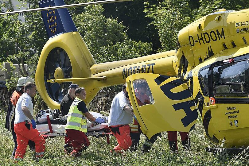 Schwer verletzt wurde der Quad-Fahrer in ein Krankenhaus geflogen.