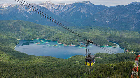 Die alte Seilbahn auf die Zugspitze wird am Sonntag ihre letzen Passagiere befördern.