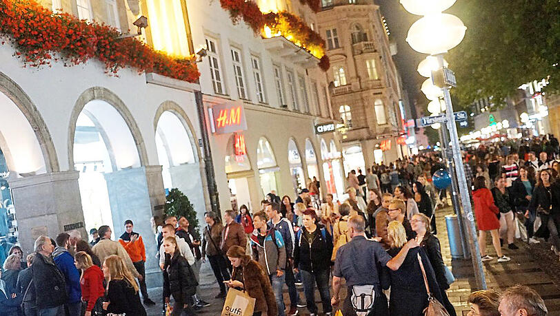Gut was los: Die Fußgängerzone in der Innenstadt Gut was los: Die Fußgängerzone in der Innenstadt