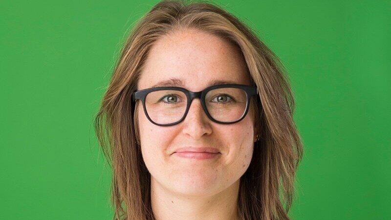 Julia Post (Grüne) macht ein Fernstudium in Politikwissenschaften und schreibt dafür gerade ihre Masterarbeit.