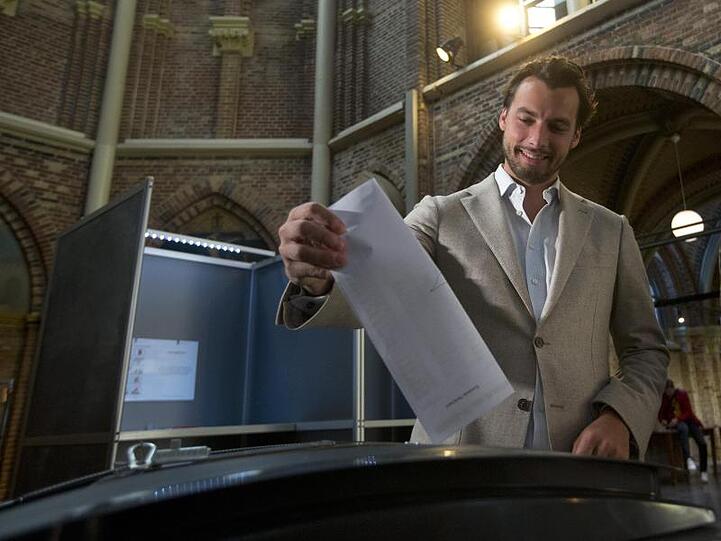 In Holland wird mit Spannung das Abschneiden des neuen Stars der rechten Szene, Thierry Baudet, und seines Forums für Demokratie (FvD) erwartet.