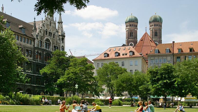 Erinnern Sie sich noch: So schön war 2005/2006 der Marienhof. Erinnern Sie sich noch: So schön war 2005/2006 der Marienhof.