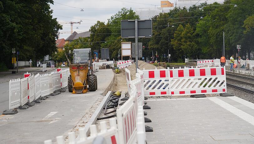 Noch wird gewerkelt rund um die Haltestelle. Noch wird gewerkelt rund um die Haltestelle.
