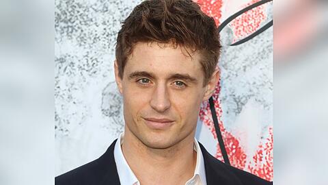 Max Irons wird zu Mycroft Holmes.