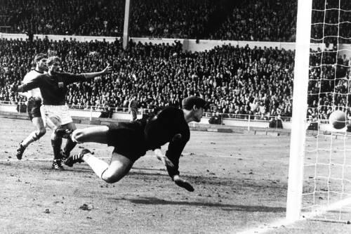 Stand beim berühmten "Wembley-Tor" im Kasten: Hans Tilkowski.