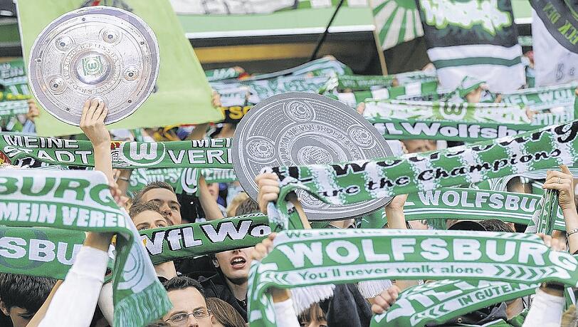 Bisher sind Wolfsburg-Fans oft in der Minderheit gewesen. Am Samstag soll es dann plötzlich 100.000 davon geben – bei der Meisterfeier. Foto: dpa Bisher sind Wolfsburg-Fans oft in der Minderheit gewesen. Am Samstag soll es dann plötzlich 100.000 davon geben – bei der Meisterfeier. Foto: dpa