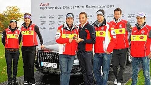 Gruppenbild mit Dienstfahrzeug: DTM-Champion Timo Scheider bei der symbolischen Schlüsselübergabe an Ski-Jäger Michael Greiß (Mitte). Links Kati Wilhelm und Maria Riesch, rechts Felix Neureuther Björn Kircheisen und Martin Schmitt. Gruppenbild mit Dienstfahrzeug: DTM-Champion Timo Scheider bei der symbolischen Schlüsselübergabe an Ski-Jäger Michael Greiß (Mitte). Links Kati Wilhelm und Maria Riesch, rechts Felix Neureuther Björn Kircheisen und Martin Schmitt.