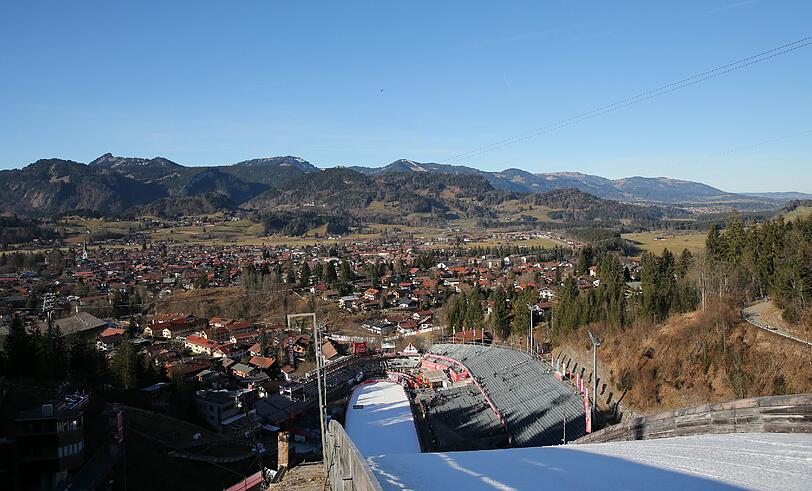 Der Schnee schmilzt vor dem Start davon - die Kühlanlage kann ohne den Strom nicht betrieben werden.