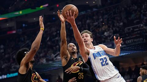 Orlandos Franz Wagner (r) konnte die Niederlage gegen die Cleveland Cavaliers nicht verhindern.