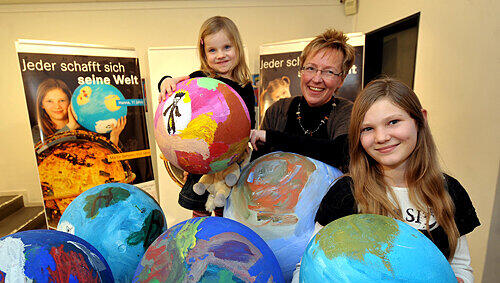 Charlotte, Hannah und Christian machen sie die Welt, wie es ihnen gefällt. Charlotte, Hannah und Christian machen sie die Welt, wie es ihnen gefällt.