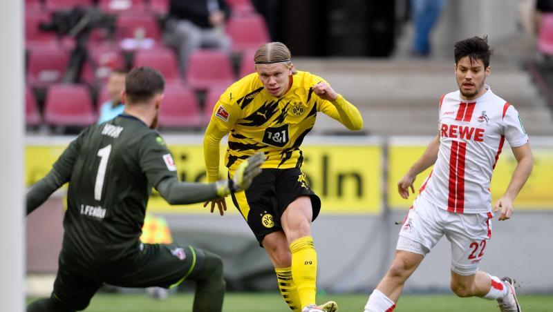 Wieder stark gespielt und zwei Mal gegen den 1. FC Köln getroffen: Dortmunds Erling Haaland (M) macht das Tor zur 1:0-Führung.