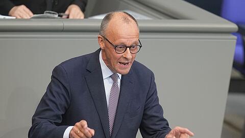 Kanzler Friedrich Merz (CDU) stimmte im Bundestag auf große Reformen ein. (Archivfoto)