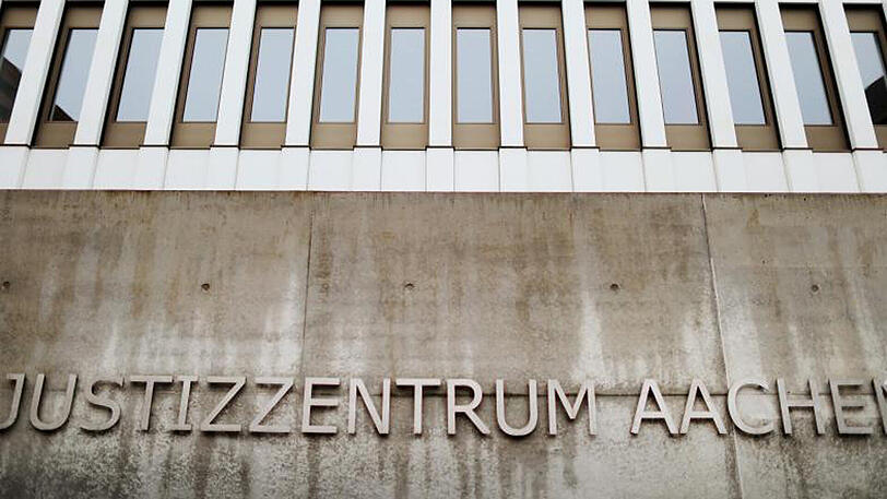 Der Vater und die beiden Söhne die Beamten sollen die Polizei attackiert und zehn Beamte verletzt haben.