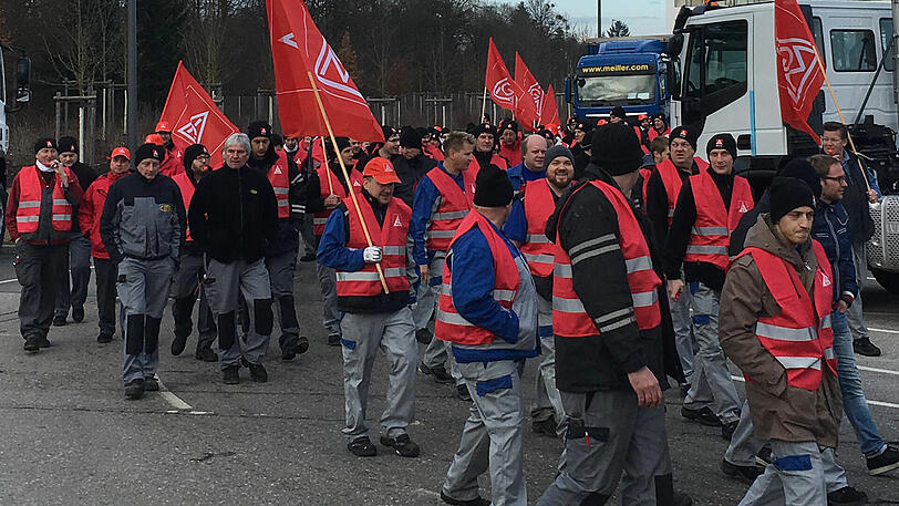 Warnstreik am Dienstag bei F.X. Meiller Kipper in München.