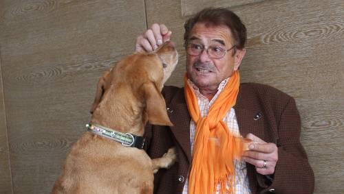 Reinhard K. und sein Hund "Gipsy" - der einzige "Luxus", den er sich gönnt. Reinhard K. und sein Hund "Gipsy" - der einzige "Luxus", den er sich gönnt.