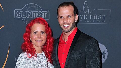 Außenverteidiger Dennis Diekmeier und Ehefrau Dana strahlten im Dezember bei einer Charity-Veranstaltung.