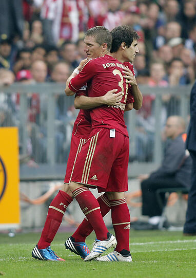 An seinem 24. Geburtstag darf 40-Millionen-Transfer Javi Martínez zum ersten Mal für die Bayern spielen. In der 77. Minute löst er Schweinsteiger ab - und beeindruckt mit einem Pass.
